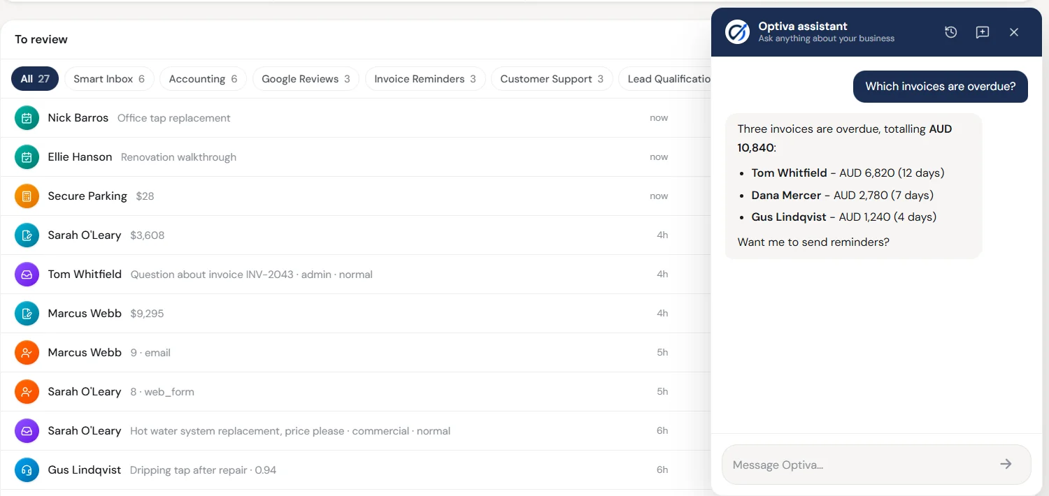 The Optiva assistant answering which invoices are overdue, naming each customer, amount and how many days late.